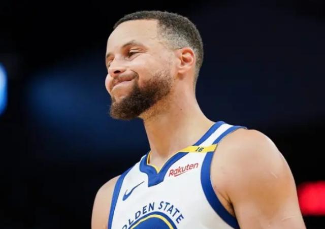 开云服务平台-库里崴脚维金斯休战 勇士12轮换只是狐假虎威?