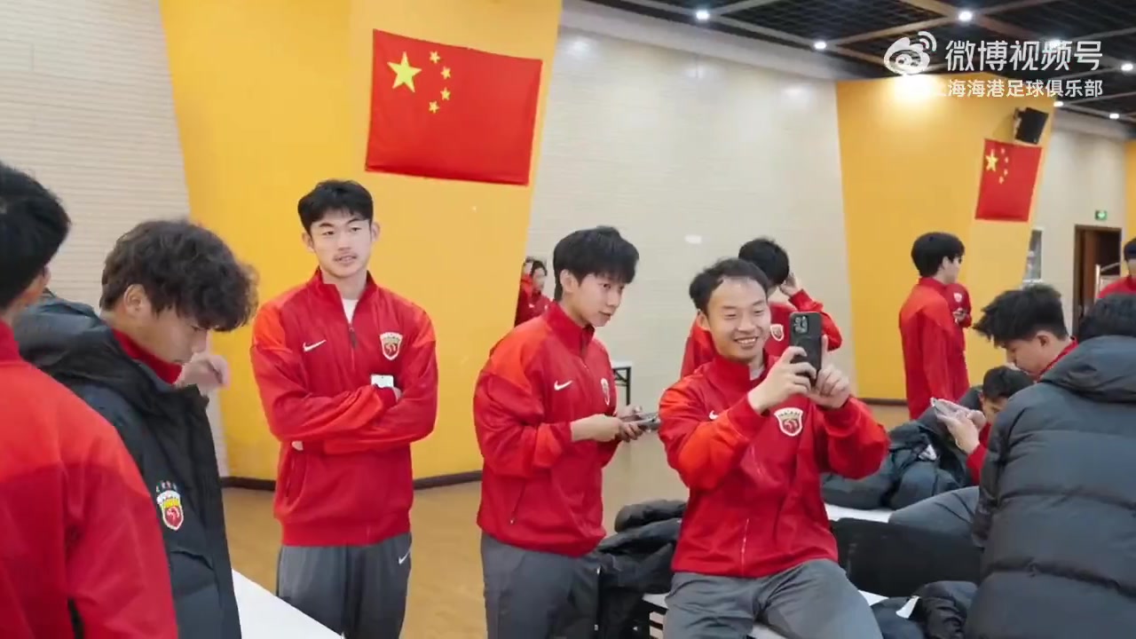 开云集团官网-海港B队迎来了新赛季定妆照拍摄，快来听听球员和教练都说了什么